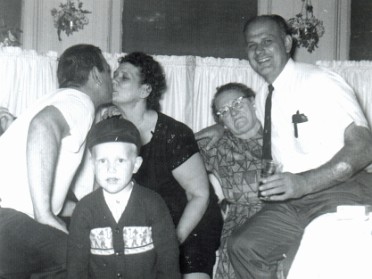 19640700a Miller Pelletier Pohlod Rausch Turzak Whitehead Visiting Pennsylvania Aunts Uncles Detroit