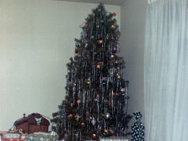 19681225b Burnham Holiday Christmas House Yard Charwood Sterling Heights Michigan