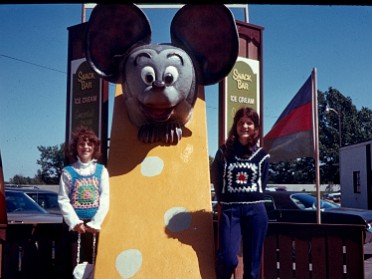 19731225a Boblenz Holiday Christmas Trip Bronner's Frankenmuth Michigan