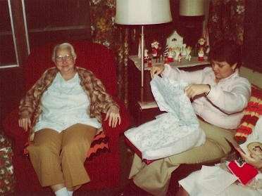 19821225c Burnham Bonnie Holiday Christmas House Mobile Home Warren Michigan