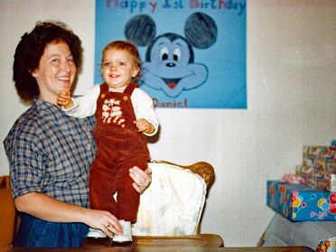 19860107b Burnham Birthday Dan 1st House Park Place Condo Sterling Heights Michigan