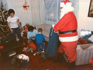 19891216a Boblenz Burnham Mantey Holiday Christmas Santa Visiting House Lee Ann Lane Winchester Kentucky