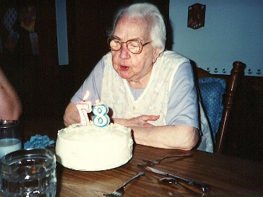 19910115a Burnham Birthday Bonnie 87th House Mair Sterling Heights Michigan