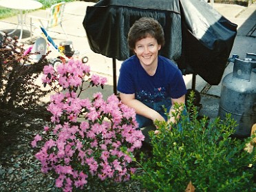19950401b Blair Burnham House Yard Work Vicki Daycare House Mair Sterling Heights Michigan