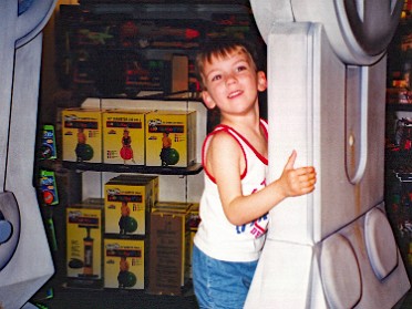 19980412a Blair Trip Justin At FAO Schwartz Florida