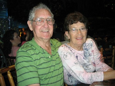 20071229b Boblenz Uhl Wedding Anniversary 50th Disney Rainforest Cafe