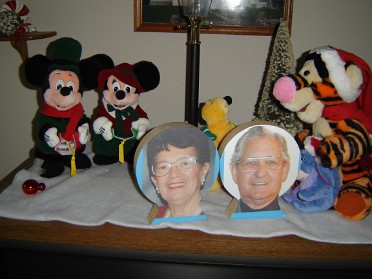 20080101a Burnham Holiday Christmas Decoration Pix Apartment Global Circle Orlando Florida