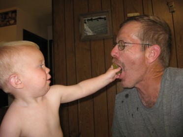 20090709b Mantey McMahan Peyton Swimming With Green Beans