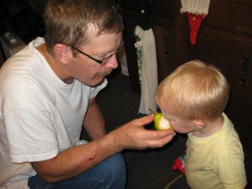 20090825a Mantey McMahan Peyton At Gramma And Grampa's
