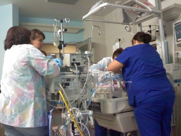 20091104b Campbell Trip Newborn Lily Renee Lily Coming Off The Respirator Michigan