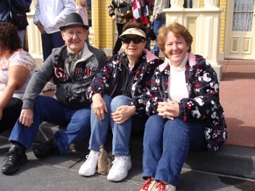 20100208a Boblenz Burnham Trip Disney Magic Kingdom Super Bowl Saints Parade Florida