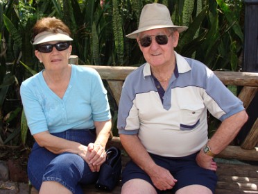20100221a Boblenz Burnham Trip Disney Animal Kingdom 2-Day Old Baby Gorilla Lily