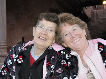 20100306i Boblenz Burnham Trip Disney Epcot Concert Jose Feliciano Florida