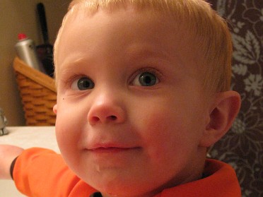 20100410a McMahan Peyton Brushing His Toofers
