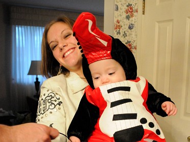 20101031b Burnham Campbell Trip Holiday Halloween House Shannon Sterling Heights Michigan