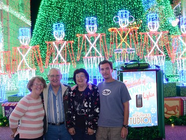 20141105a Boblenz Burnham Trip Holiday Christmas Disney Hollywood Studios Spectacle Of Dancing Lights Florida