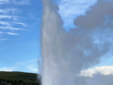 20230625z Burnham Trip Western US Grand Circle Tour Eruption Old Faithful Inn Yellowstone National Park Wyoming