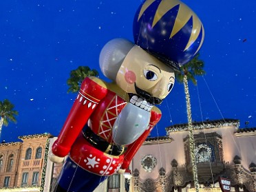 20231222a Burnham Trip Universal Studios Holiday Decor Parade Orlando Florida