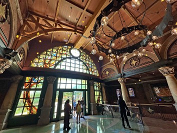 20250421ag Burnham Trip Epic Universe Celestial Park Oak And Star Tavern Florida