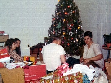 19721201a Burnham Holiday Visiting Chistmas
