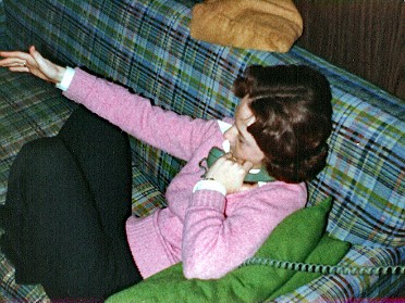 19780401a Boblenz April Terri And Vicki At Home