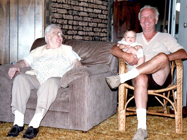 19870515a Burnham Visiting Irene John Mobile Home