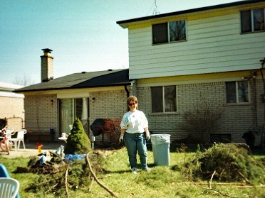 19980816a Burnham House Yard
