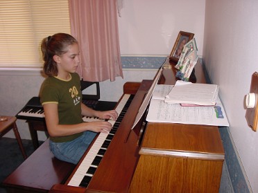 20001020c Burnham House New Piano