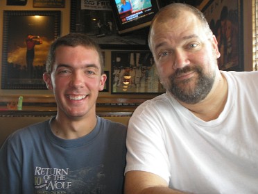 20070803a Burnham Trip Dan Jamie Visiting Applebees Florida
