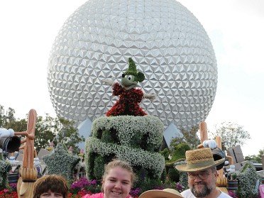 20120325a Boblenz Burnham Longo Mantey Trip Disney Epcot Flower And Garden Festival Florida