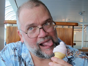 20150427a Burnham Trip 2nd Cruise Disney Fantasy Day 3 Sunrise Movie Soft Serve Royal Court Origami Blanket Caribbean Sea