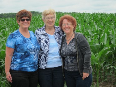 20150620k Boblenz Burnham Mantey Trip Family History Touring Rosemary Boblenz Farm Ohio