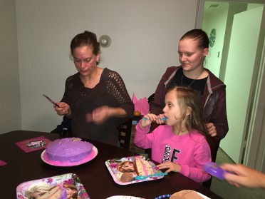 20151102b Blair Bourland Burnham Campbell Trip Birthday Party Lily 6th Texas Roadhouse Michigan