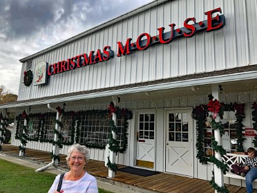 20221110e Burnham Trip Christmas Mouse Williamsburg Virginia