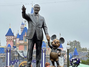 20230605l Burnham Trip Western US Grand Circle Tour Main Street USA Disneyland Anaheim California