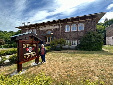 20230616x Burnham Trip Western US Grand Circle Tour Visitor Center Port Angeles Washington